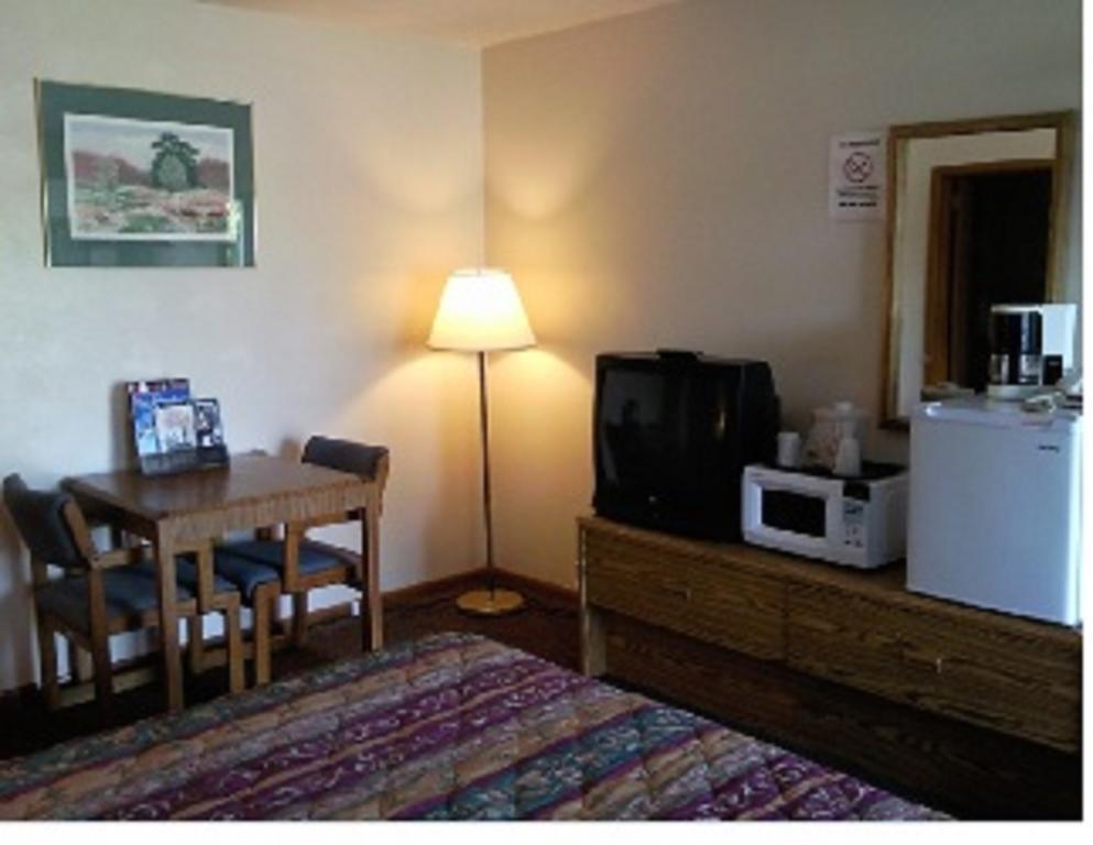 Colonial Inn Mercer-Grove City Quarto foto