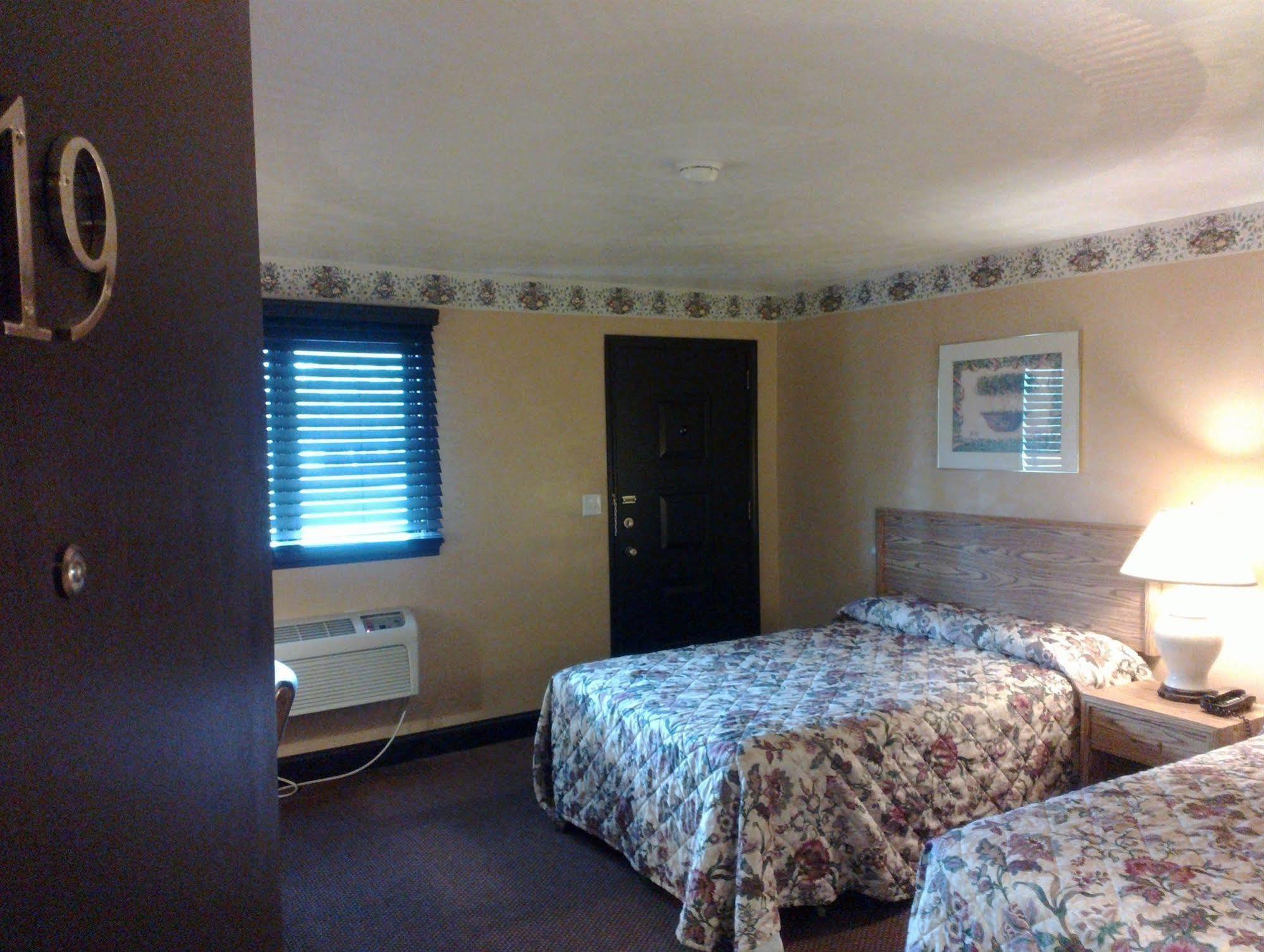 Colonial Inn Mercer-Grove City Exterior foto