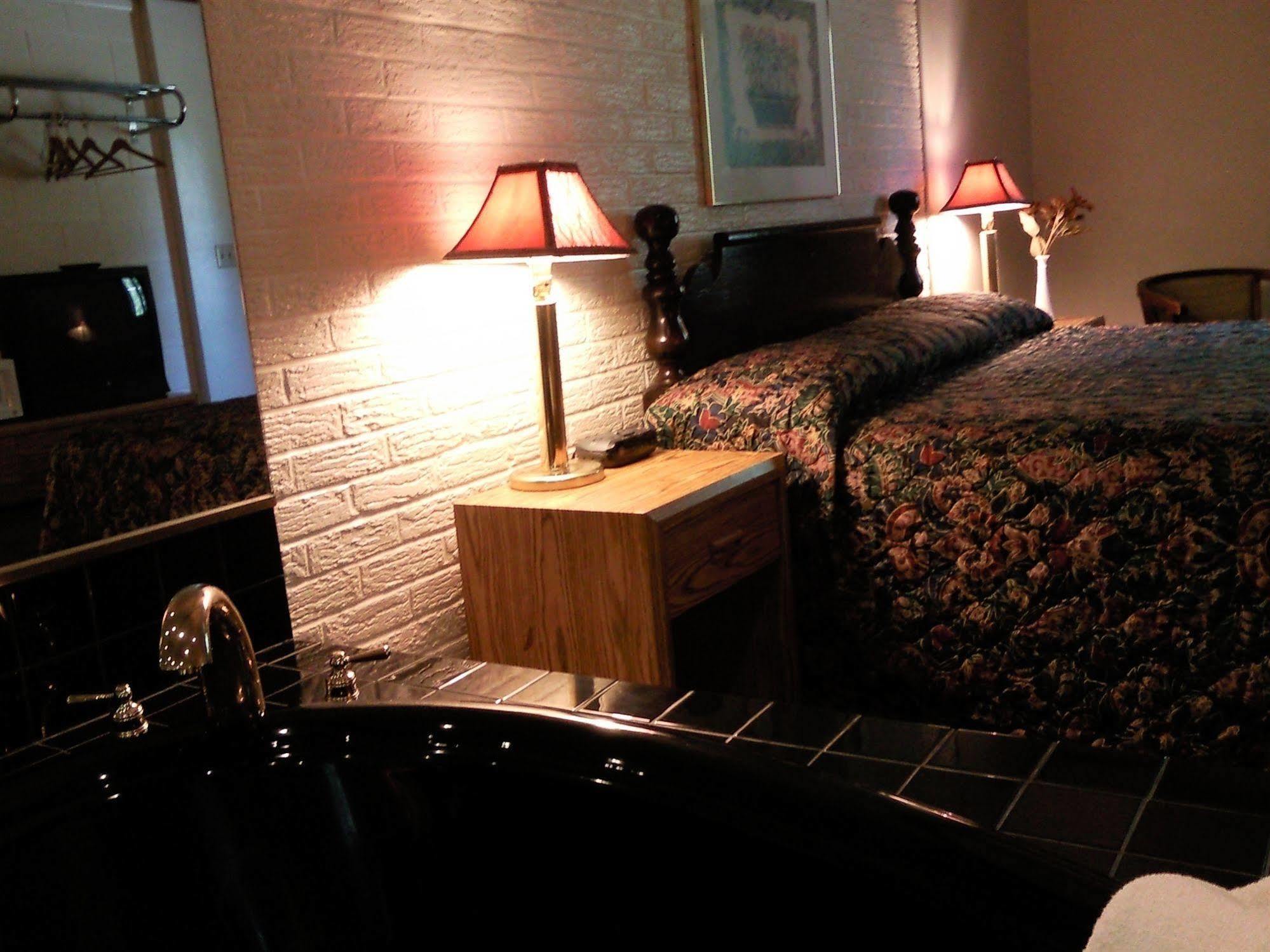 Colonial Inn Mercer-Grove City Quarto foto